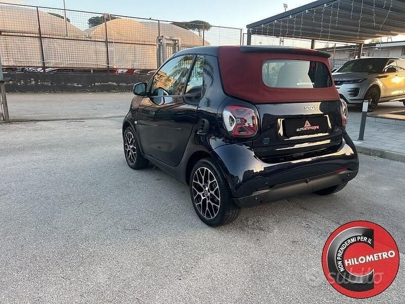 Usata Smart ForTwo Electric Drive Prime 60 kW (82 CV) 2022 Blu Cabrio