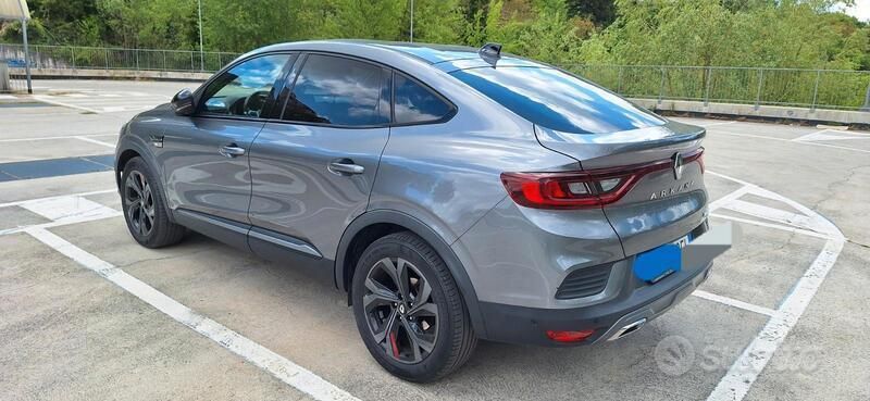 Usata Renault Arkana 94 CV (69 kW) 2022 Grigio SUV