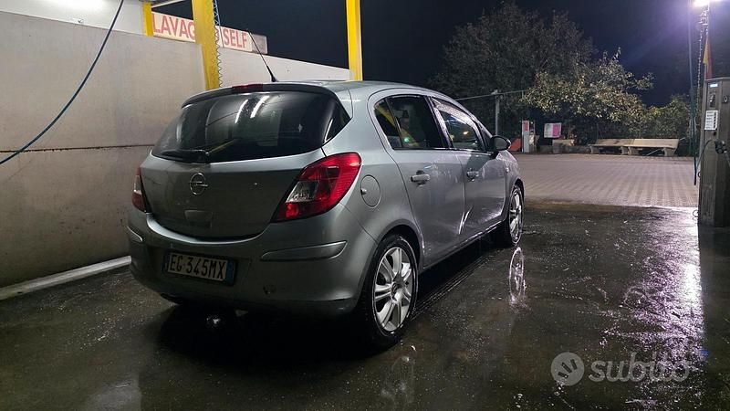 Usata Opel Corsa Edition 75 CV (55 kW) 2010 Grigio Berlina