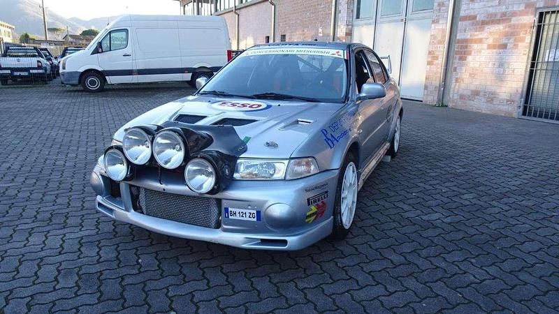 Usata Mitsubishi Lancer Evolution 300 CV (220 kW) 2000 Grigio chiaro Berlina