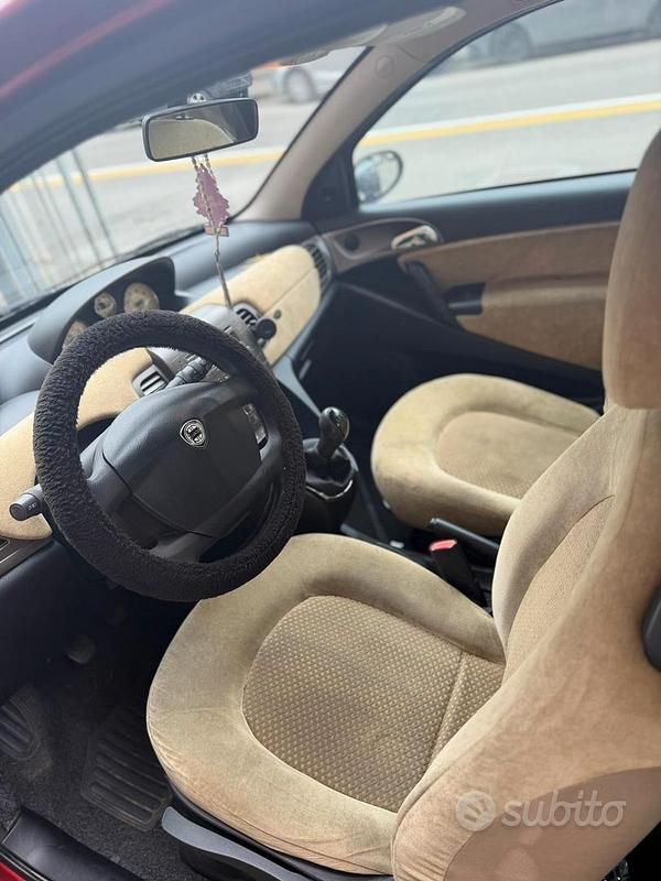 Usata Lancia Ypsilon 69 CV (50 kW) 2003 Utilitaria