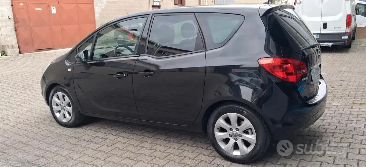 Usata Opel Meriva Cosmo 101 CV (74 kW) 2012 Nero Monovolume