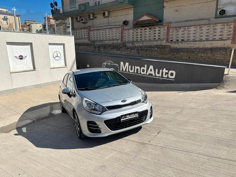 Usata Kia Rio 75 CV (55 kW) 2015 Grigio Utilitaria
