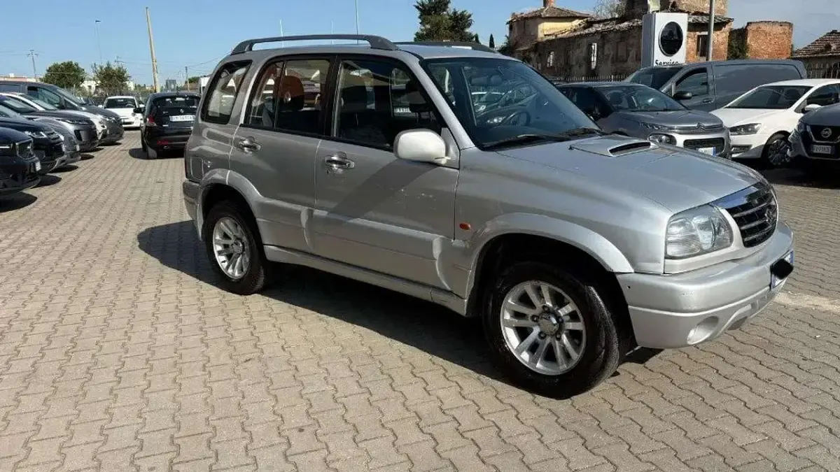 Usata Suzuki Grand Vitara 109 CV (80 kW) 2005 Argento SUV