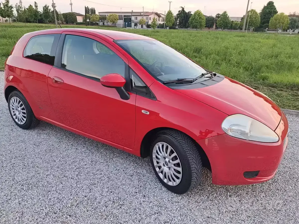 Usata Fiat Grande Punto 77 CV (56 kW) 2009 Rosso Utilitaria