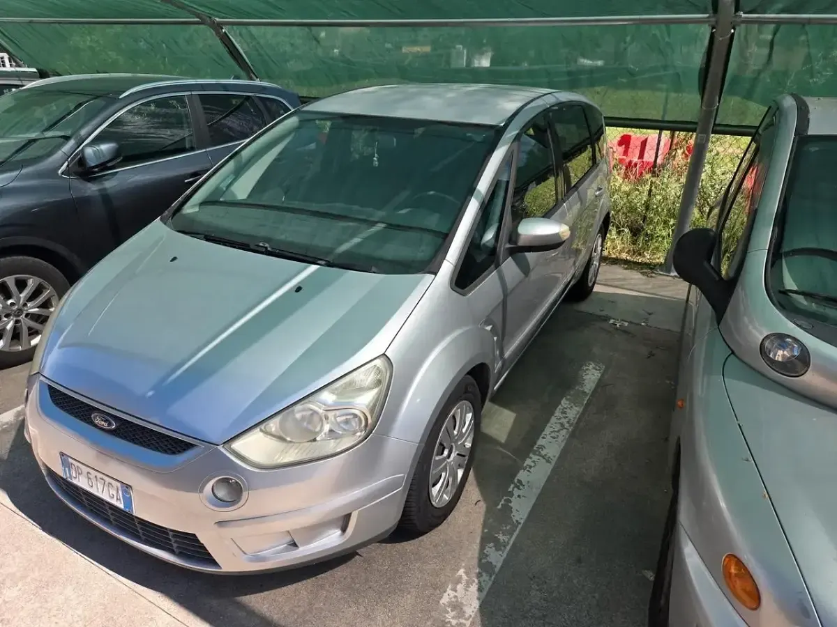 Usata Ford S-MAX Titanium 140 CV (102 kW) 2008 Argento Monovolume
