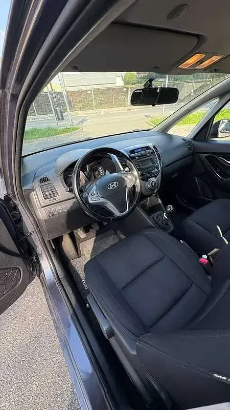 Usata Hyundai ix20 Comfort 90 CV (66 kW) 2017 Grigio Utilitaria