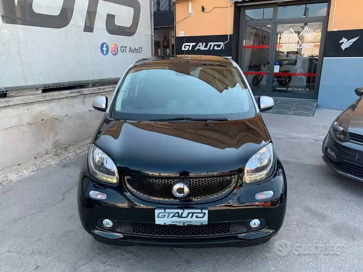 Usata Smart ForFour Passion 71 CV (52 kW) 2016 Nero Utilitaria