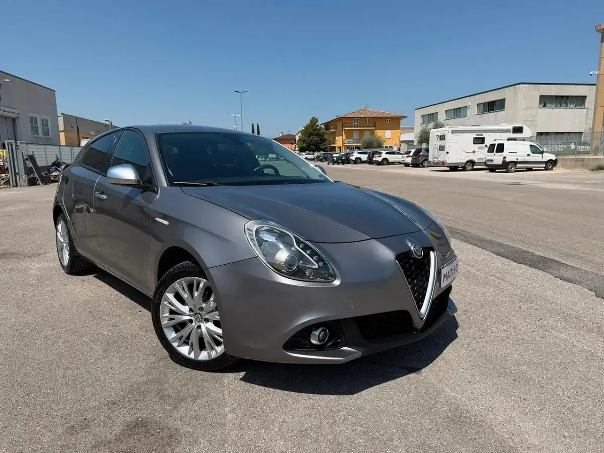 Usata Alfa Romeo Giulietta Super 120 CV (88 kW) 2018 Argento Utilitaria
