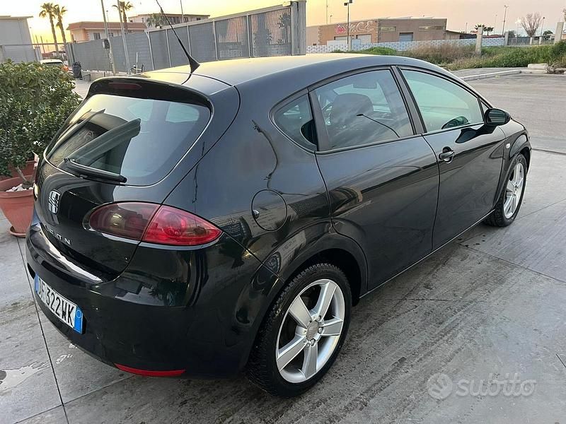 Usata Seat Leon Stylance 105 CV (77 kW) 2007 Nero Utilitaria