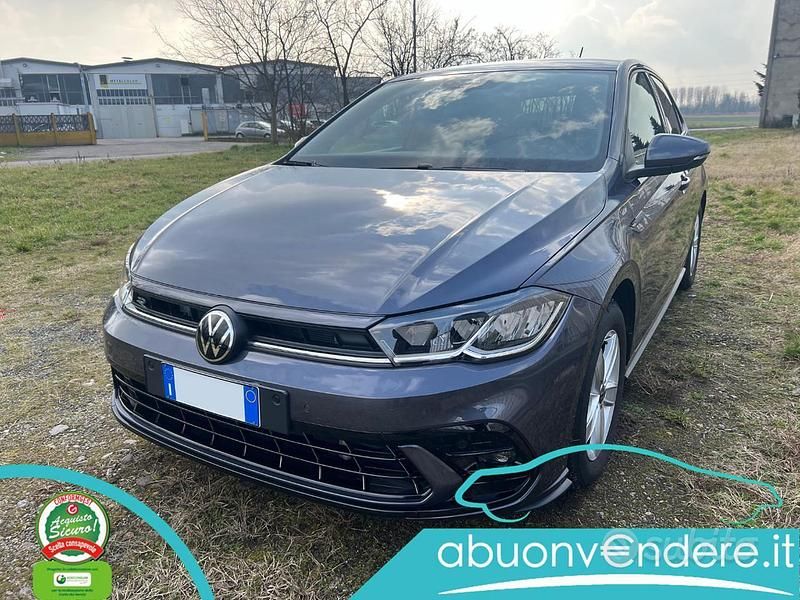 Usata VW Polo R-line 110 CV (80 kW) 2023 Grigio Utilitaria