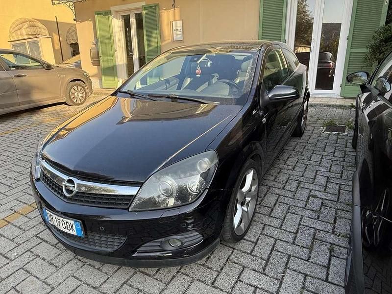 Usata 2009 Opel Astra GTC Cosmo Tre volumi | 2800 € (Super prezzo) - Immagine 1/4
