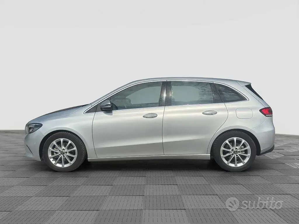 Usata Mercedes B180 116 CV (85 kW) 2019 Grigio Utilitaria