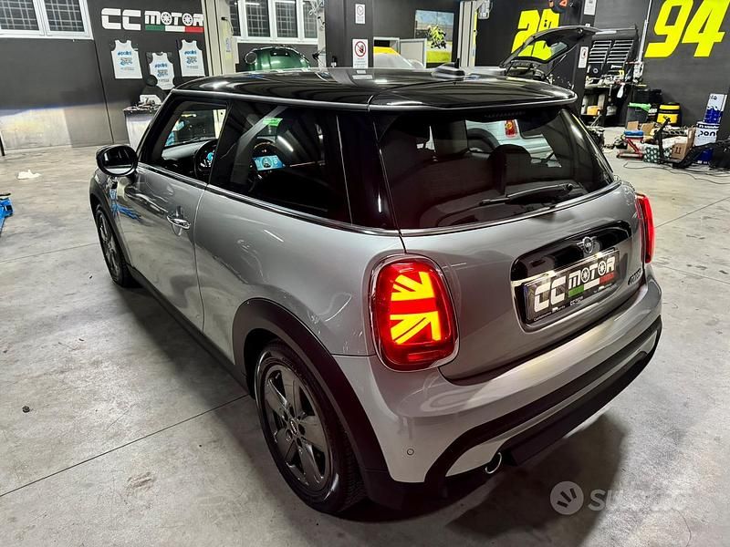 Usado Mini Cooper Business 136 HP (100 kW) 2023 Cinzento Citadino