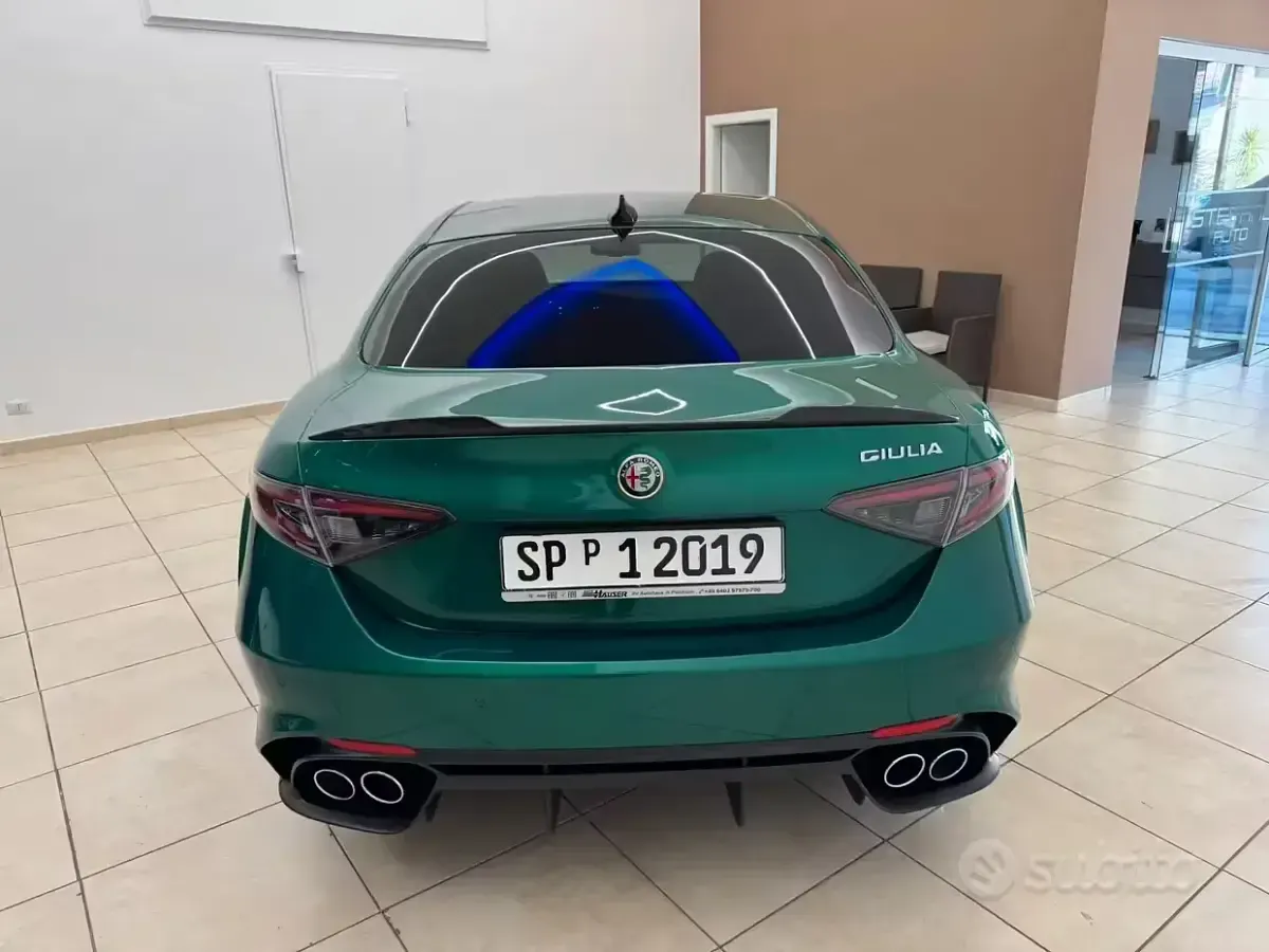 Usata Alfa Romeo Giulia Quadrifoglio 519 CV (381 kW) 2024 Verde smeraldo Berlina