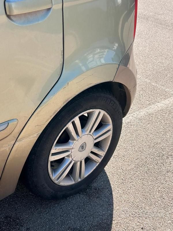 Usata Lancia Musa 90 CV (66 kW) 2005 Monovolume