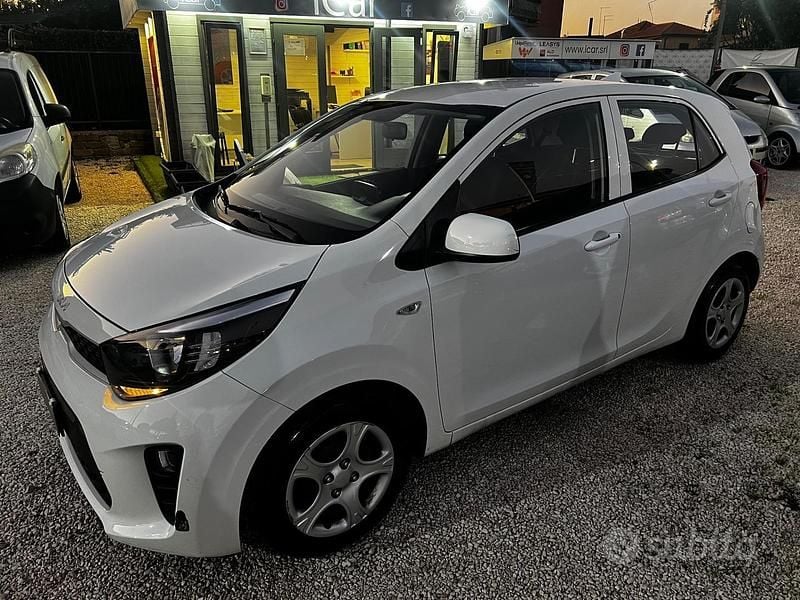 Usata Kia Picanto X-Line 65 CV (47 kW) 2022 Bianco Utilitaria