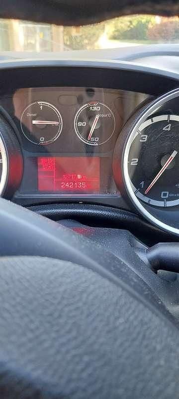 Usata Alfa Romeo Giulietta Distinctive 140 CV (102 kW) 2011 Bianco Utilitaria