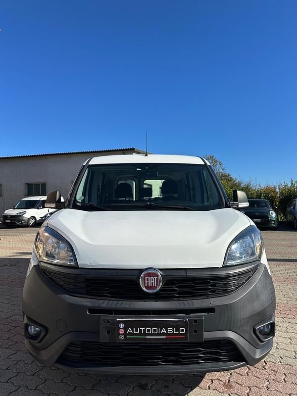 Usata Fiat Doblò Lounge 95 CV (69 kW) 2019 Bianco Monovolume
