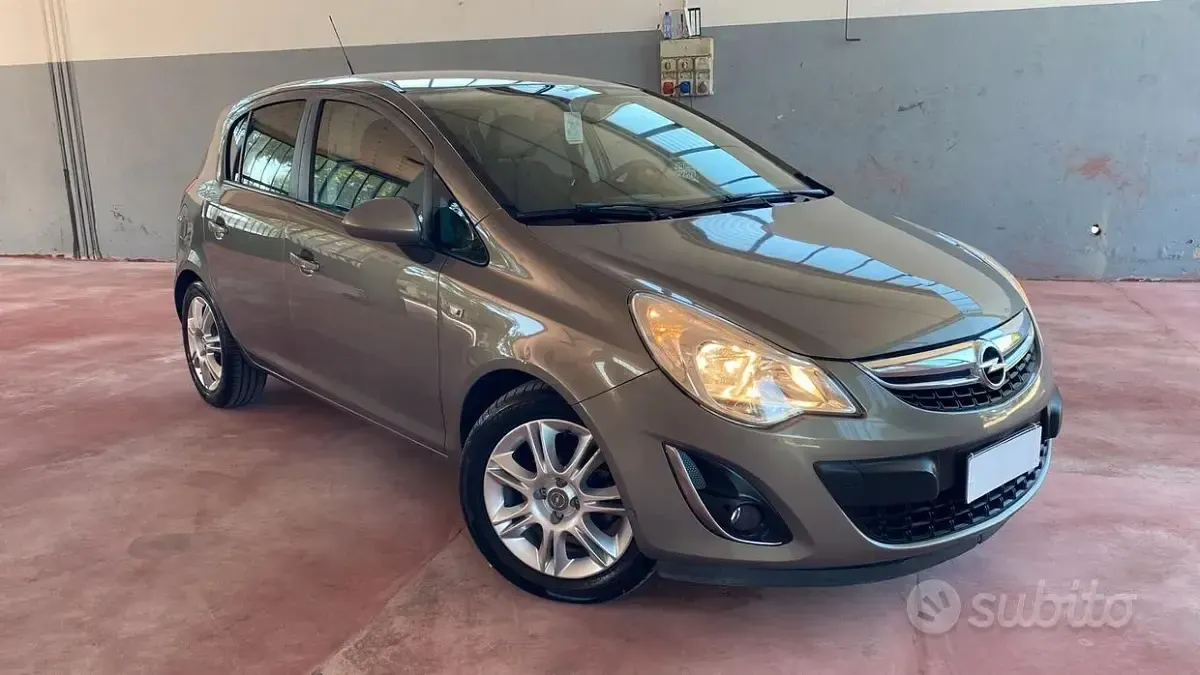 Usata Opel Corsa 85 CV (62 kW) 2014 Marrone Utilitaria