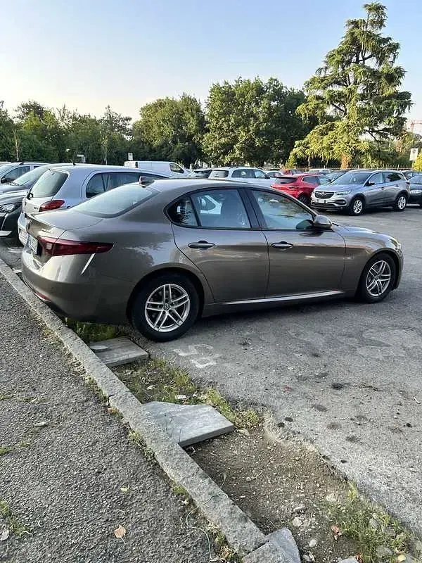 Usata Alfa Romeo Giulia Business 150 CV (110 kW) 2016 Beige Berlina