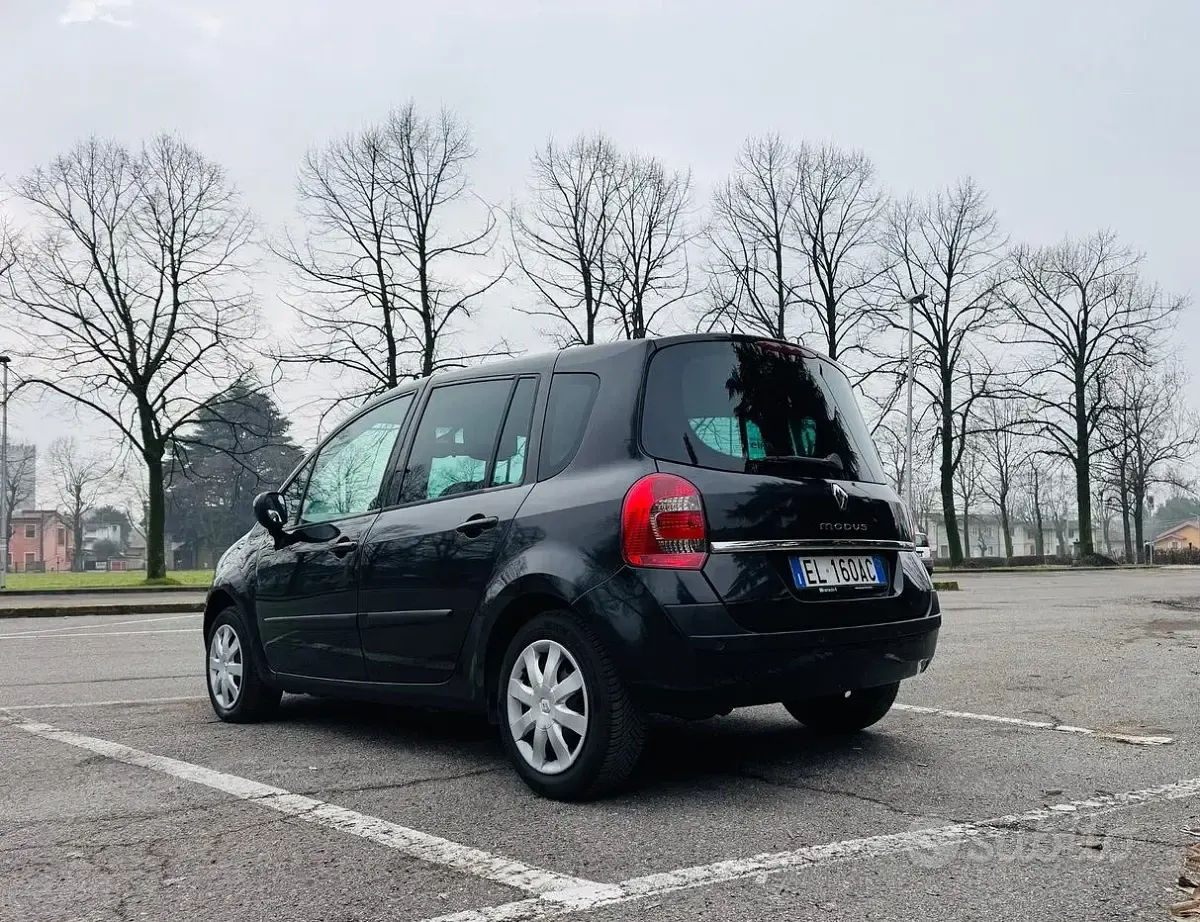 Usata Renault Modus 88 CV (64 kW) 2012 Nero Monovolume