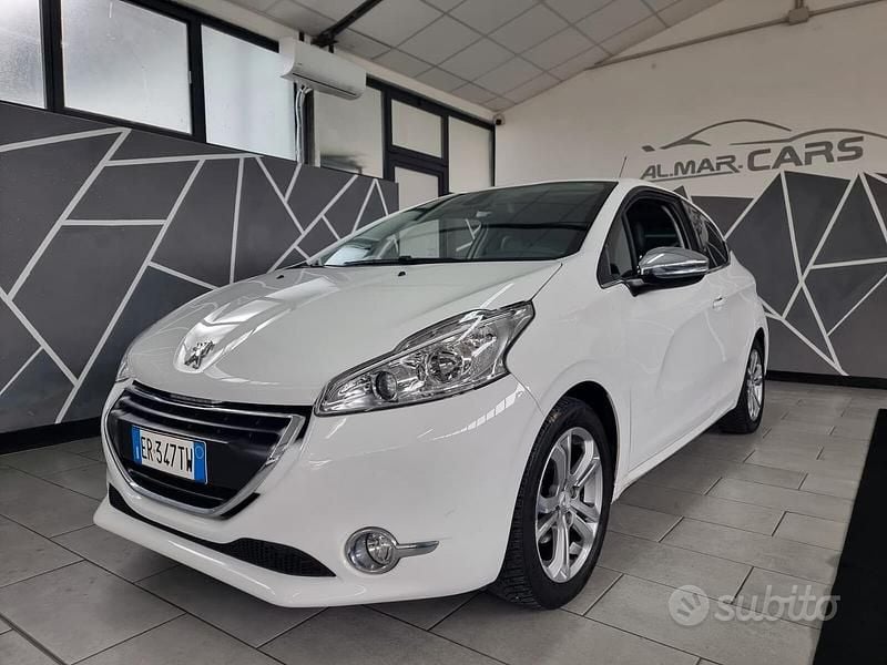 Usata Peugeot 208 Allure 82 CV (60 kW) 2013 Bianco Utilitaria