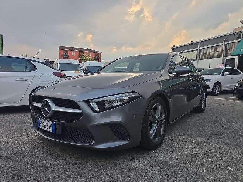 Usata Mercedes A180 Executive 116 CV (85 kW) 2019 Grigio Berlina