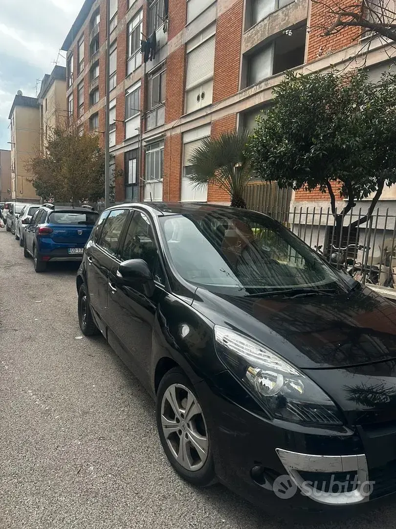 Usata Renault Scénic 110 CV (80 kW) 2010 Nero Monovolume