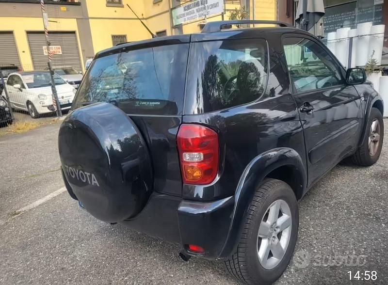 Usata Toyota RAV4 116 CV (85 kW) 2005 Nero SUV