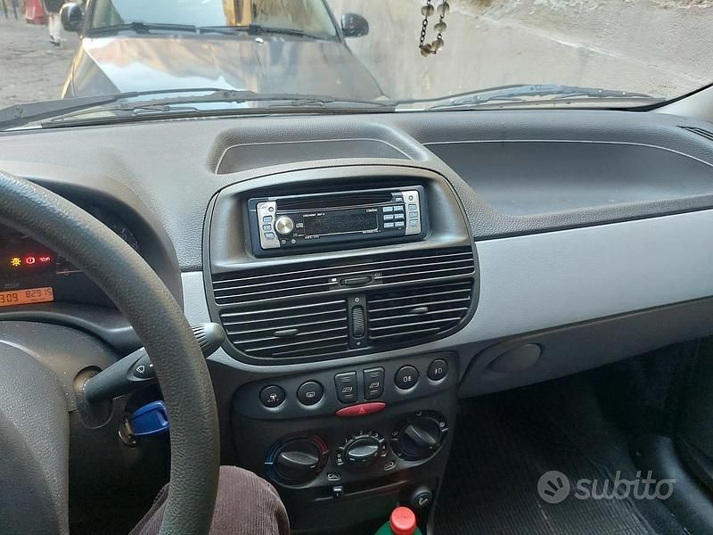 Usata Fiat Punto 80 CV (58 kW) 2005 Blu Utilitaria