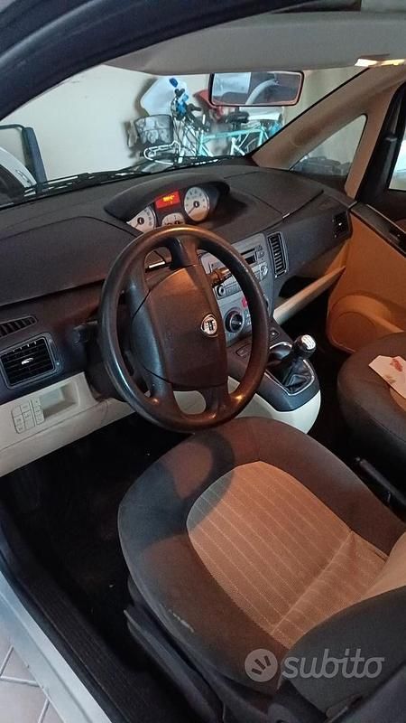 Usata Lancia Musa 2007 Grigio Monovolume