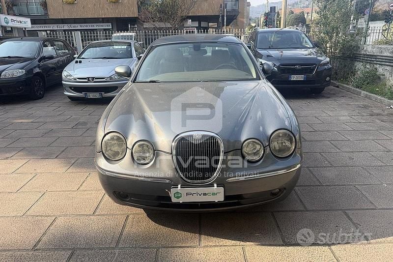Usata Jaguar S-Type Classic 207 CV (152 kW) 2004 Grigio Berlina