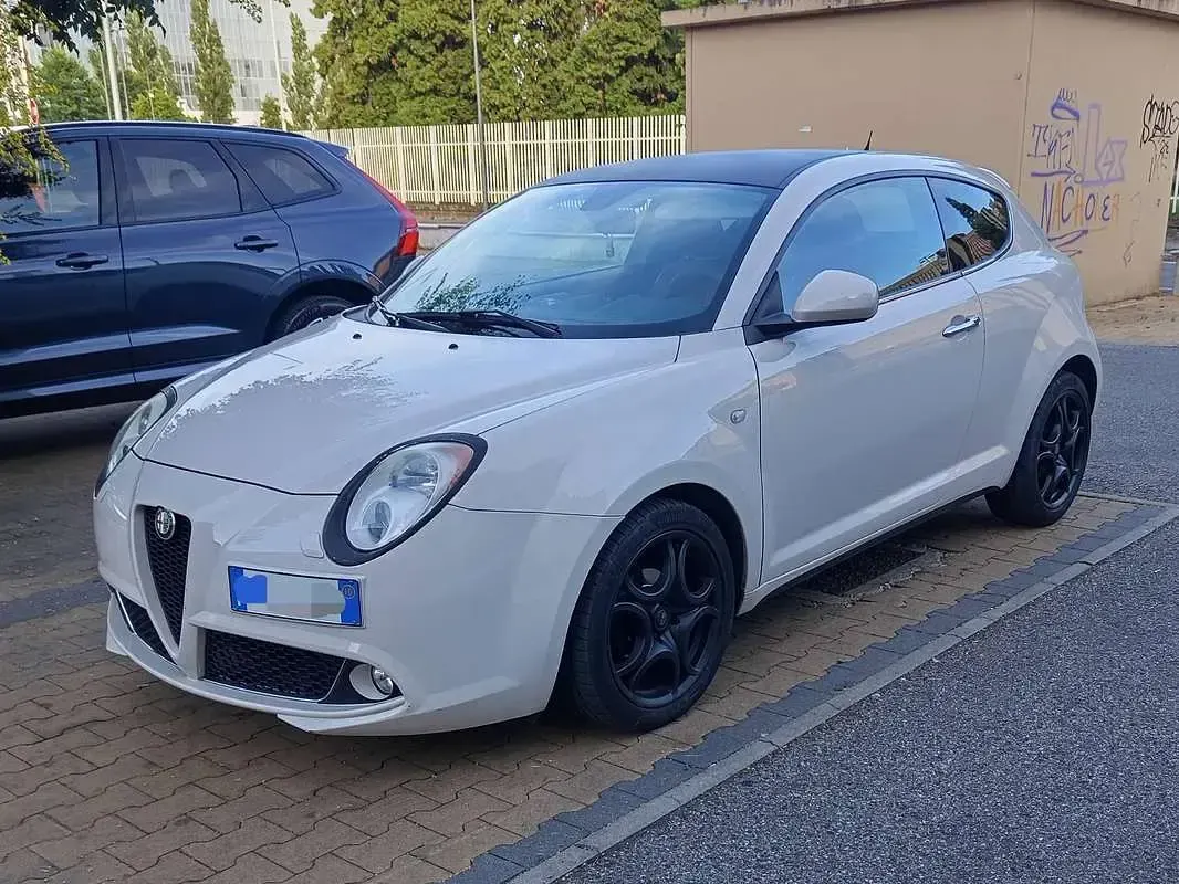 Usata Alfa Romeo MiTo Distinctive 105 CV (77 kW) 2010 Bianco Utilitaria