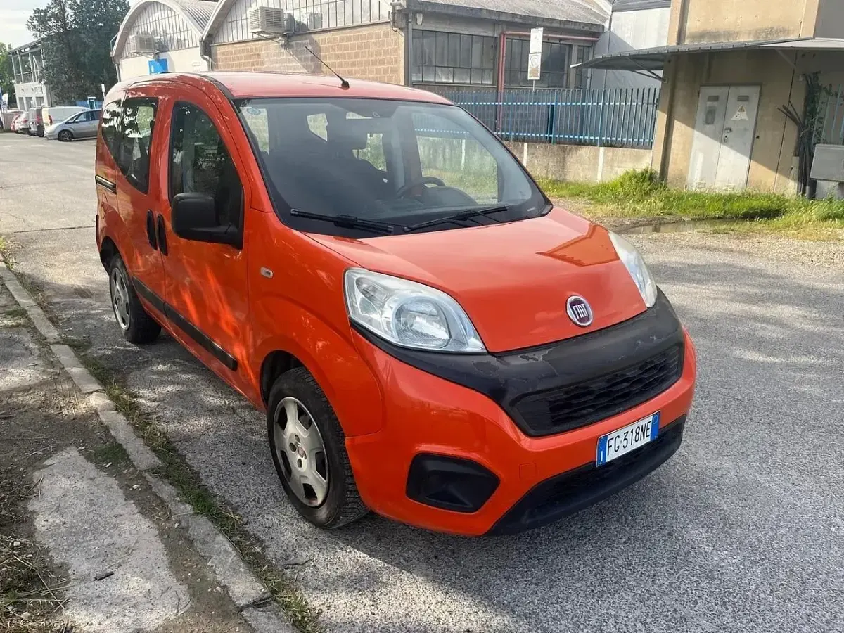 Usata Fiat Qubo Trekking 95 CV (69 kW) 2017 Arancione Monovolume