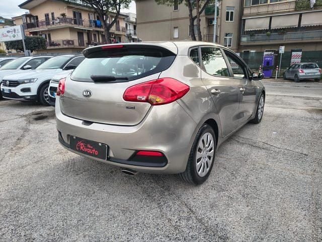 Usata Kia Ceed 89 CV (65 kW) 2013 Grigio Utilitaria