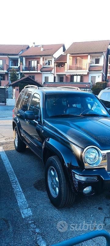 Usata Jeep Cherokee 2001 Nero SUV