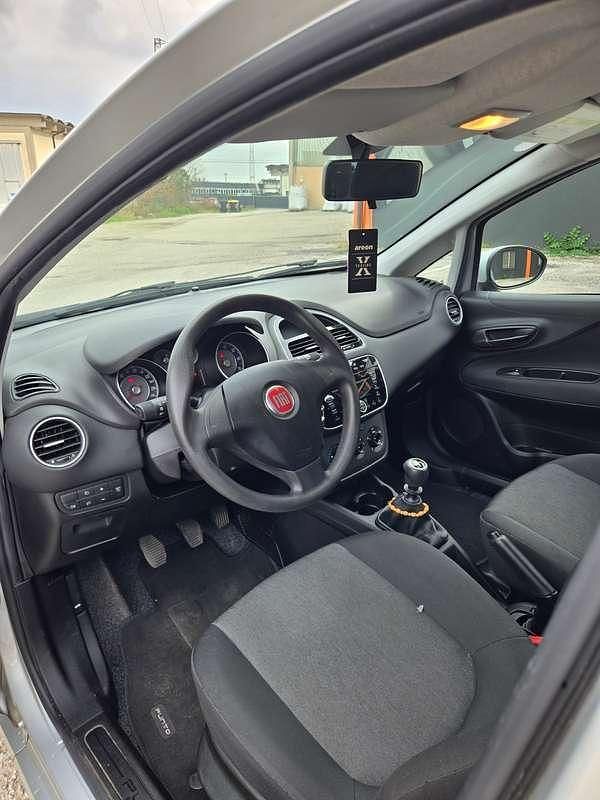 Usata Fiat Punto Street 69 CV (50 kW) 2015 Argento Utilitaria