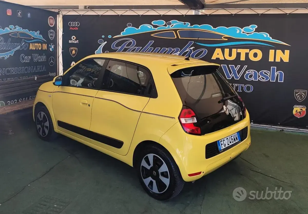 Usado Renault Twingo Zen 90 CV (66 kW) 2017 Amarillo Utilitario