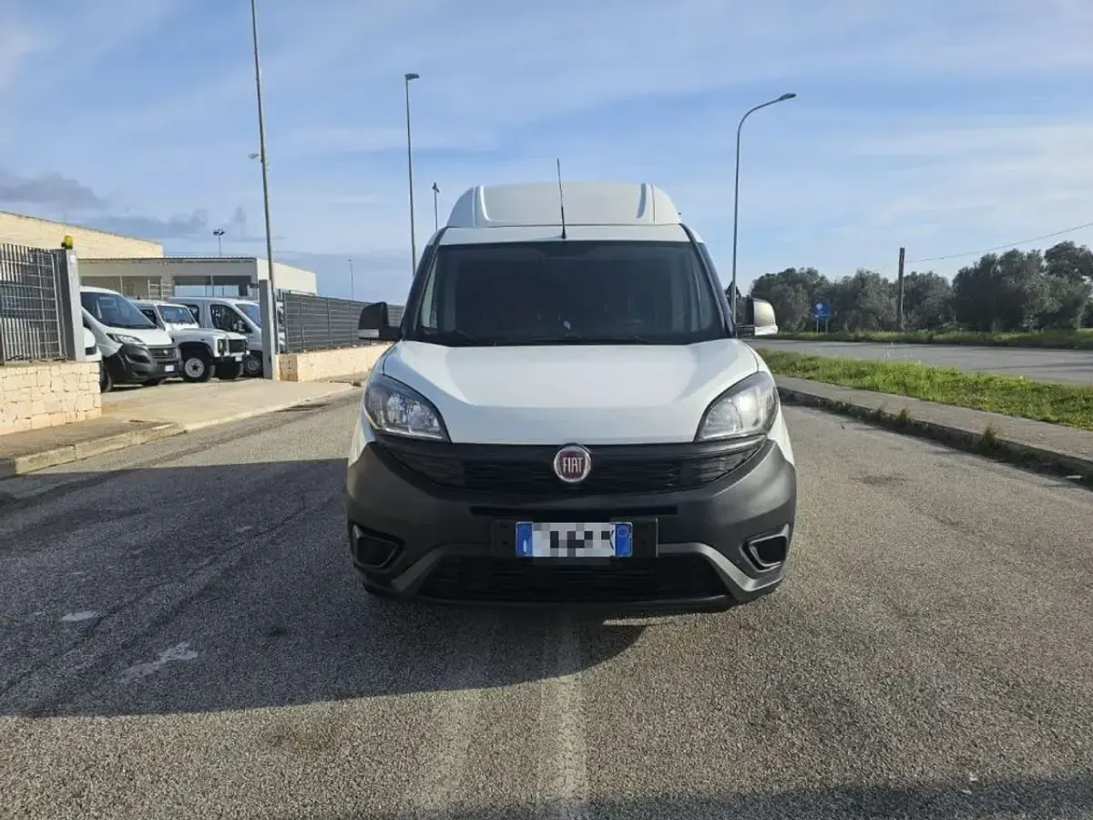 Usata Fiat Doblò Lounge 120 CV (88 kW) 2020 Bianco Monovolume