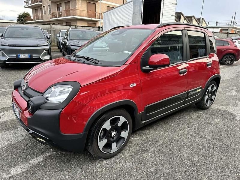 Usata Fiat Panda Icon 69 CV (50 kW) 2025 Rosso Utilitaria