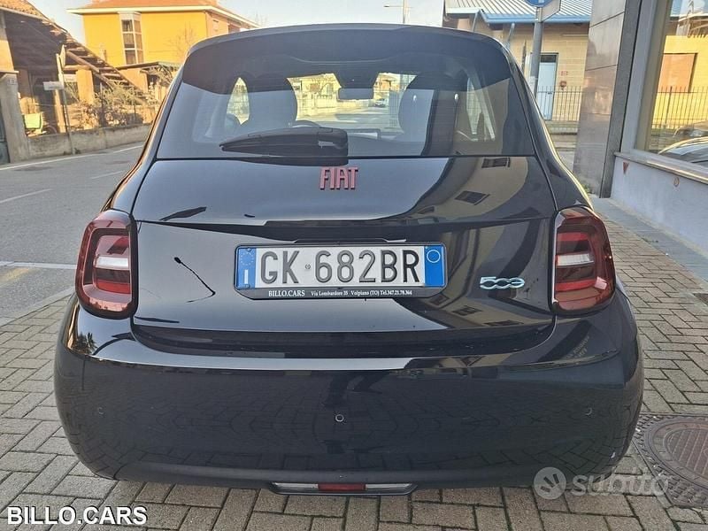 Usata Fiat 500e Red 42 kW (58 CV) 2022 Nero Utilitaria