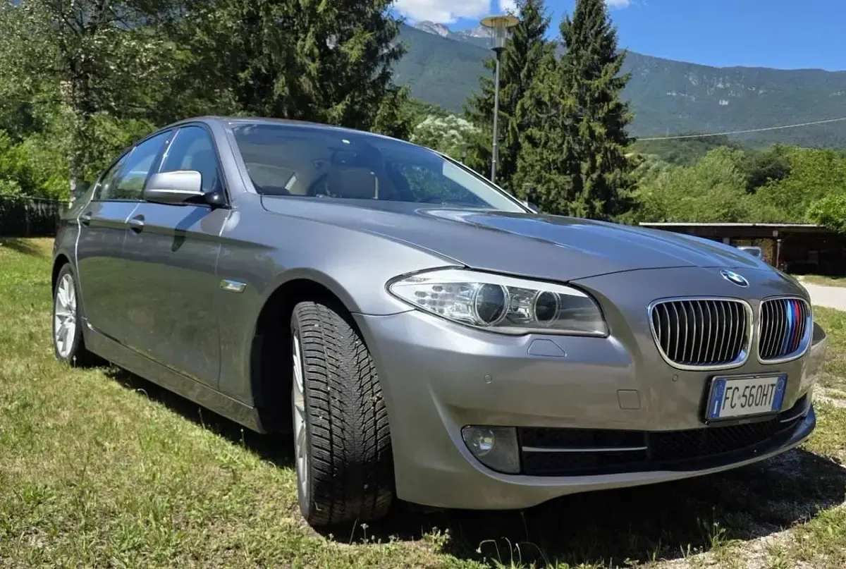 Usata BMW 530 Performance 245 CV (180 kW) 2011 Grigio Berlina