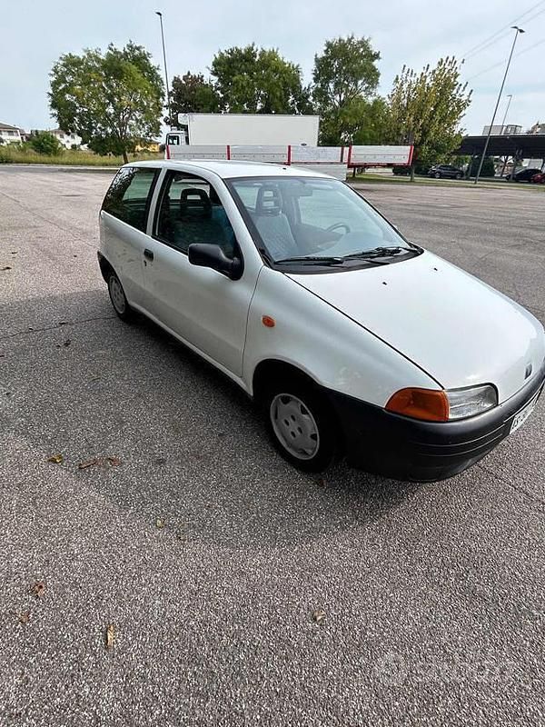 Usata Fiat Punto 80 CV (58 kW) 1999 Bianco Utilitaria