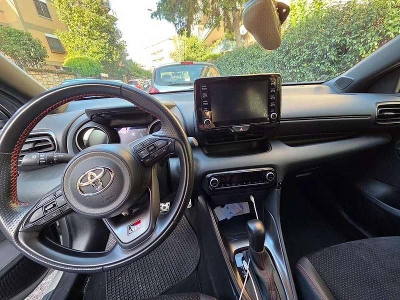 Usata Toyota Yaris Hybrid Sport 92 CV (67 kW) 2022 Berlina