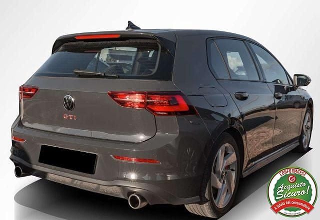 Usata VW Golf VIII GTI 245 CV (180 kW) 2023 Grigio urano Berlina