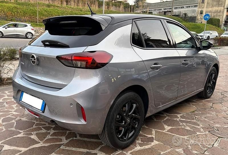 Usata Opel Corsa Design & Tech 100 CV (73 kW) 2022 Grigio Utilitaria