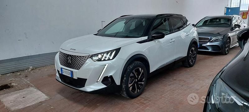 Usata Peugeot e-2008 GT-line 100 kW (136 CV) 2021 Bianco SUV