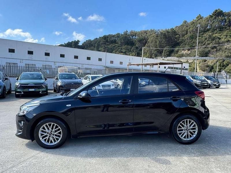 Usata Kia Rio Style 84 CV (61 kW) 2022 Nero Berlina