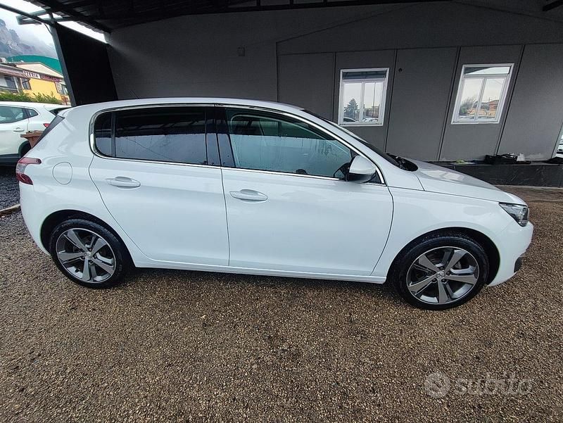 Usata Peugeot 308 GT-line 119 CV (87 kW) 2015 Bianco Berlina